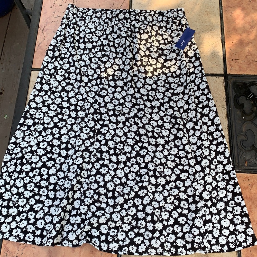 Apt. 9 Black And White Floral A Line Midi Skirt